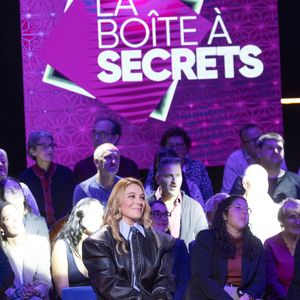 Santa lors de l'enregistrement de l'émission "La Boîte à secrets", présentée par Faustine Bollaert et diffusée le 17 octobre sur France 3, dans les studios du Lendit à Saint-Denis, France, le 23 septembre 2025.

© Cyril Moreau/Bestimage