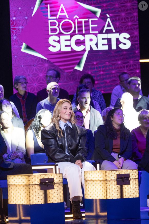 Santa lors de l'enregistrement de l'émission "La Boîte à secrets", présentée par Faustine Bollaert et diffusée le 17 octobre sur France 3, dans les studios du Lendit à Saint-Denis, France, le 23 septembre 2025.

© Cyril Moreau/Bestimage