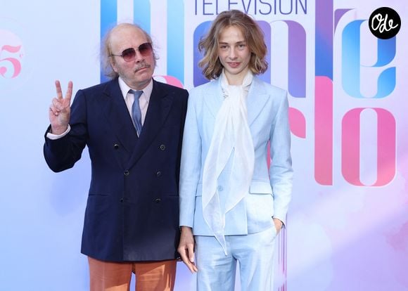 Philippe Katerine et son fils Billy Blanchard ( fils de Julie Depardieu) - Photocall du film 'Les derniers jours de Charles Baudelaire' au Grimaldi Forum lors de la 65ème édition du Festival TV De Monte Carlo le 13 Juin 2026 © Denis Guignebourg /Bestimage
