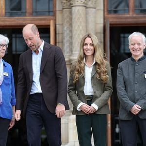 Comme depuis le début, Kate Middleton peut compter sur le soutien de son époux durant ses sorties.

La princesse de Galles et le prince de Galles lors de leur visite des jardins nouvellement transformés du Musée d'histoire naturelle de Londres, au Royaume-Uni, le 4 septembre 2025. © Lock Stephen/I-Images/ABACA