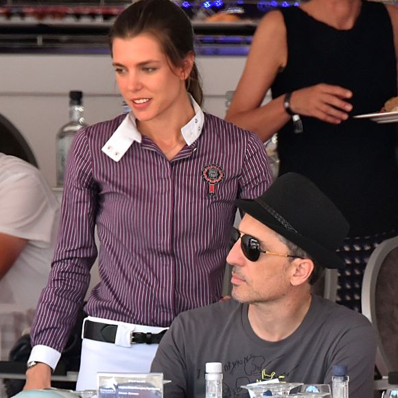 Ils sont restés en bon terme pour le bien de leur enfant et risquent de se croiser ce samedi 14 juin pour une occasion bien spéciale. 

Gad Elmaleh et Charlotte Casiraghi - 20e Jumping International de Monte-Carlo au Port Hercule de Monaco à Monte-Carlo, le 27 juin 2015. @JUNIOR / BESTIMAGE
