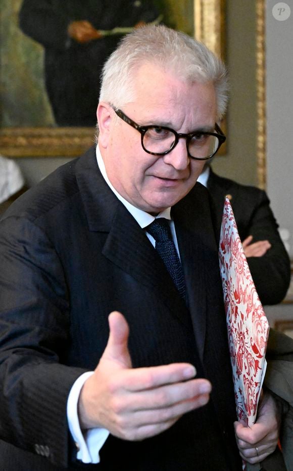Le secret a été gardé pendant de nombreuses années.

Le roi Albert II, la reine Paola, la princesse Astrid, le prince Laurent et la princesse Claire de Belgique lors de la cérémonie avec la Chambre des Représentants, le Sénat et le Gouvernement fédéral au Palais de la Nation à Bruxelles, à l'occasion du King's Day. © Photonews / Bestimage