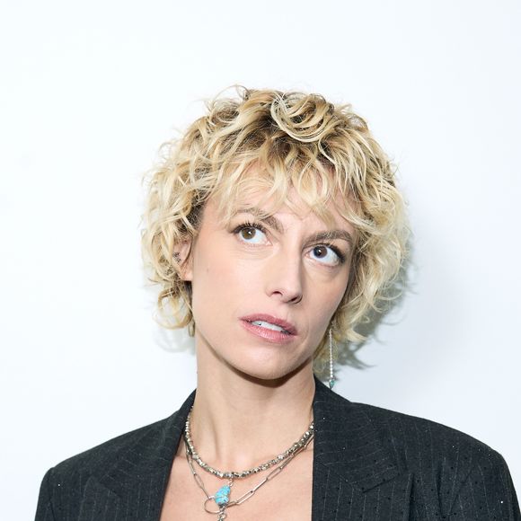 En parallèle, elle tourne dans Filip, un biopic sur le chanteur des 2be3, qu’elle soutient avec passion.


Exclusif - Sara Mortensen - Backstage - Enregistrement de l'émission "100% Logique", présentée par Cyril Féraud et diffusée le 12 avril 2025 sur France 2. le 17 décembre 2024
© Cyril Moreau / Bestimage