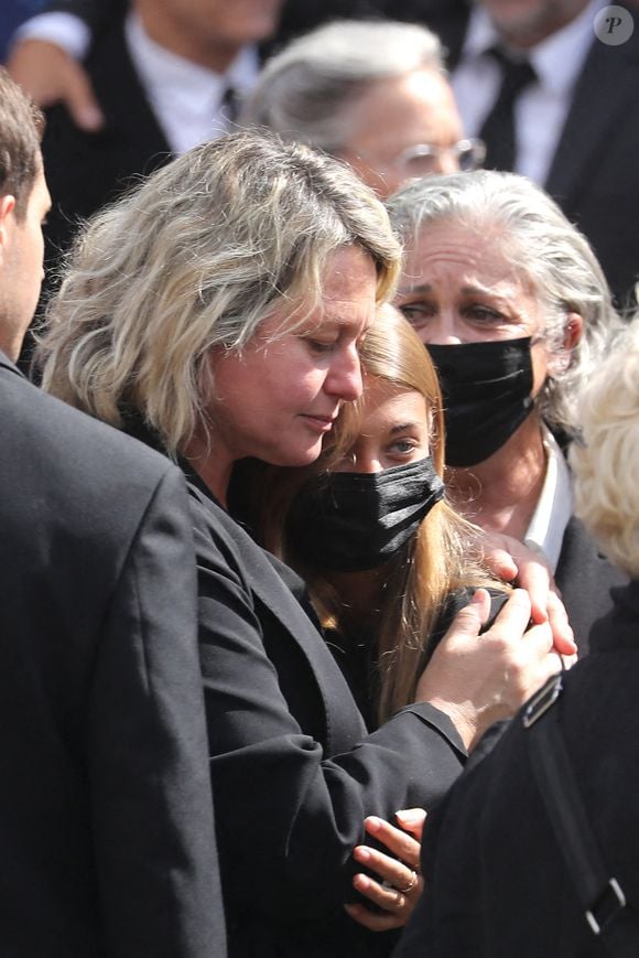 Malgré les épreuves, la cheffe italienne veut aller de l'avant

Luana et Stella Belmondo, Florence Belmondo - Sorties - Obsèques de Jean-Paul Belmondo en l'église Saint-Germain-des-Prés, à Paris le 10 septembre 2021.
© Dominique Jacovides / Bestimage