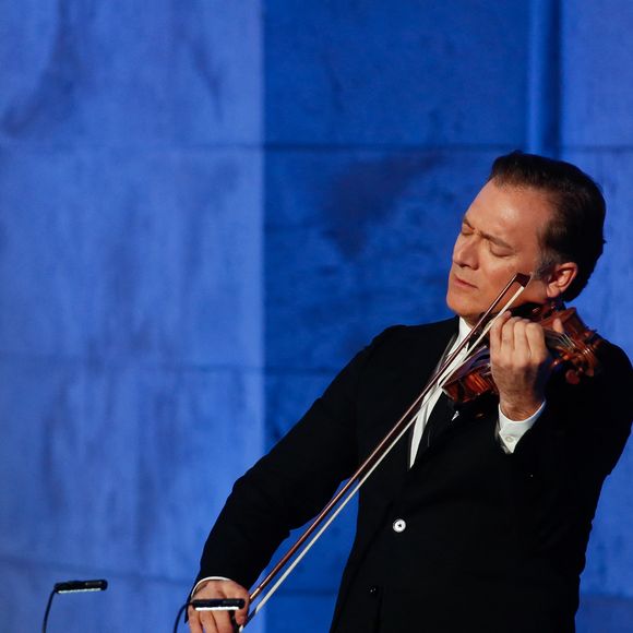 Exclusif - Renaud Capuçon - Emission "Le concert pour la paix" sur les Champs-Elysées à Paris, retransmis en direct sur France 2, le 8 mai 2025.  © Christophe Clovis - Pierre Perusseau / Bestimage