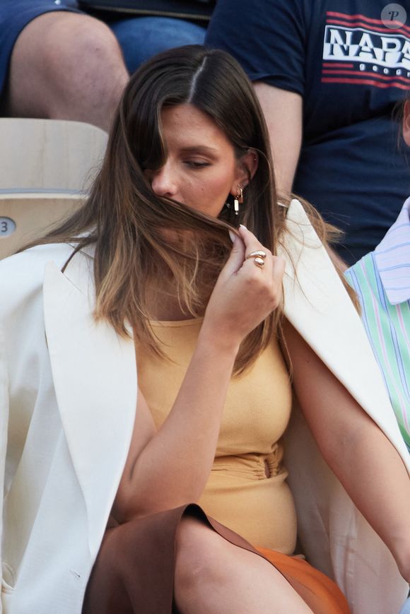 Camille Cerf (Miss France 2015), enceinte dans les tribunes lors des Internationaux de France de Tennis de Roland Garros 2023. Paris, le 7 juin 2023. © Jacovides-Moreau / Bestimage