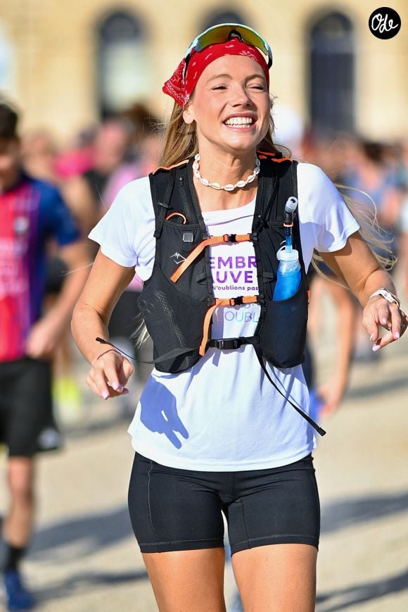Engagée tout en étant désormais une sportive régulière, la Reine de beauté partage cet amour du running avec son mari Julien... 

Amandine Petit, Miss France 2021, se lance dans une course caritative de 300 km entre Caen et Paris, en France, le 27 septembre 2026, en alternant course à pied et vélo tandem avec le journaliste Frédéric de Lanouvelle afin de collecter des fonds pour la recherche sur la maladie d'Alzheimer. Photo de Franck Castel/Abaca