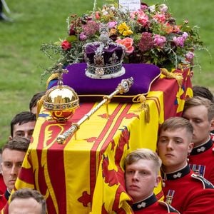 Arrivée du corbillard royal au château de Windsor via "The Long Walk", une impressionnante allée rectiligne de plus de 4 kilomètres qui mène au château où se tiendra la cérémonie funèbre des funérailles d'Etat de reine Elizabeth II d'Angleterre. Windsor, le 19 septembre 2022.