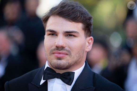 Entre Iris Mittenaere et ses projets professionnels, Antoine Dupont ne sait plus où donner de la tête.

Antoine Dupont assiste au tapis rouge du "Dossier 137" (Case 137) lors du 78ème Festival de Cannes au Palais des Festivals le 15 mai 2025 à Cannes, France. Photo by Shootpix/ABACAPRESS.COM
