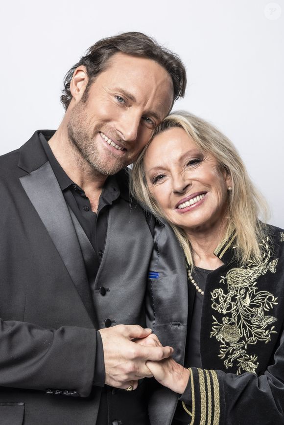 Exclusif - Studio - Véronique Sanson et son fils Christopher Stills - Enregistrement de l'émission "La chanson secrète", présentée par N.Aliagas et diffusée le 1er décembre sur TF1
© Guillaume Gaffiot-Cyril Moreau / Bestimage