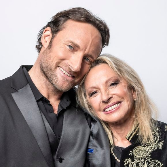 Exclusif - Studio - Véronique Sanson et son fils Christopher Stills - Enregistrement de l'émission "La chanson secrète", présentée par N.Aliagas et diffusée le 1er décembre sur TF1
© Guillaume Gaffiot-Cyril Moreau / Bestimage