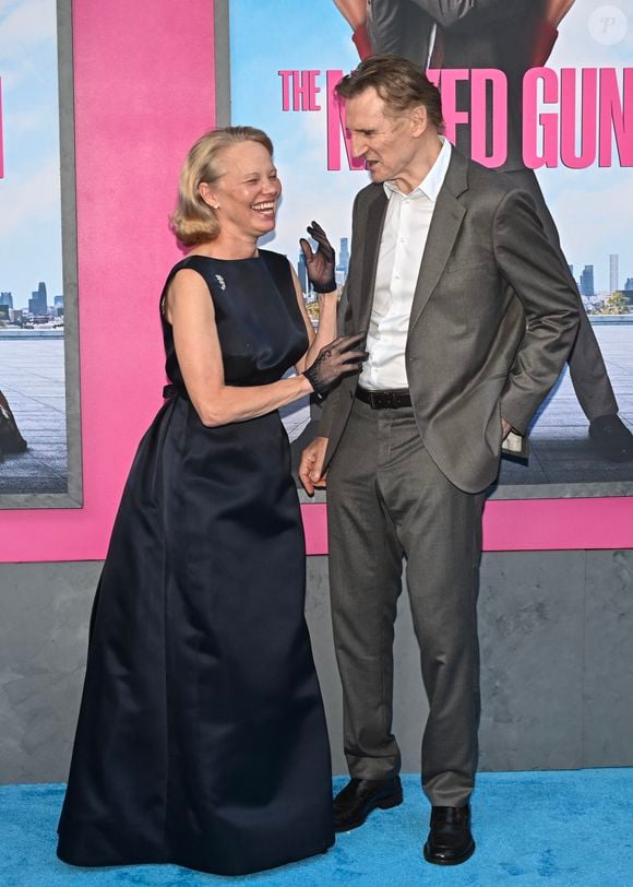 Depuis la disparition de son épouse Natasha Richardson en 2009, Liam Neeson n'avait plus officialisé la moindre relation... Quant à Pamela Anderson qui a multiplié les désillusions amoureuses ces dernières années, le célibat semblait parfaitement lui allait !

Liam Neeson et Pamela Anderson à la première de « The Naked Gun » le 28 juillet 2025 à New York. (STARMAX / BESTIMAGE).