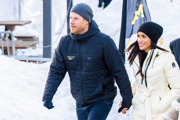 Meghan Markle, duchesse de Sussex, assiste à la cérémonie d'accueil de Whistler pour les Jeux Invictus Vancouver Whistler 2025 au Canada. Elle prononce un discours émouvant dans lequel elle salue le dévouement du prince Harry envers les Jeux et envers leur famille. Photo par Backgrid USA / Bestimage