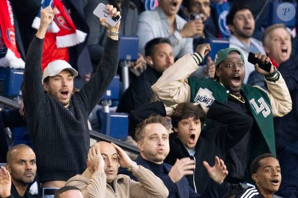 Pierre Gasly, Tony Parker, Dadju - Célébrités dans les tribunes lors du match retour de la Ligue Des Champions 2024-2025 (LDC) "PSG - Arsenal" (2-1) au Parc des Princes à Paris le 7 mai 2025. © Cyril Moreau/Bestimage