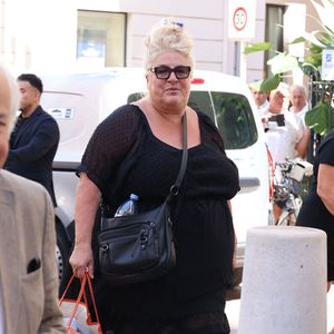 Marianne James lors des obsèques de Philippe Bouvard en l'église Notre-Dame de Bon Voyage à Cannes, le 31 août 2026.
© Chavaroche-Guignebourg / Bestimage