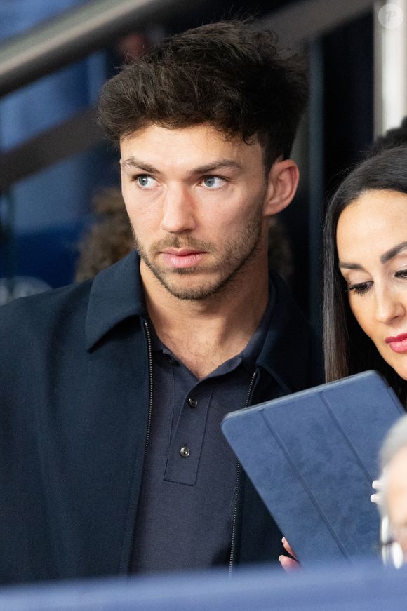 Pierre Gasly  dans les tribunes du match de quart de finale aller de Ligue Des Champion au Parc des Princes à Paris, le 8 avril 2026. 

Photo : Cyril Moreau / Bestimage