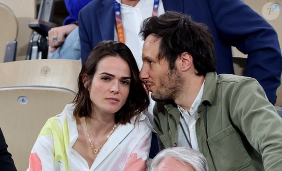 Le chanteur Vianney et sa femme Catherine Robert en tribunes lors des Internationaux de France de Tennis de Roland Garros 2025, à Paris, France, le 6 juin 2025. © Jacovides-Moreau/Bestimage