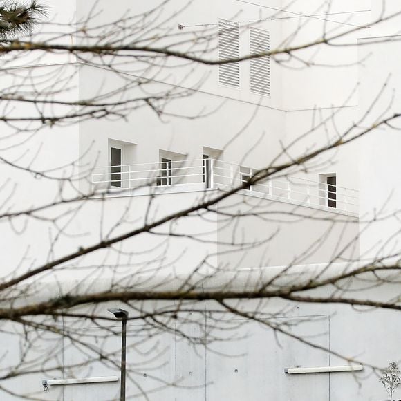 Pierre Palmade vient d'intégrer la maison d'arrêt de Gradignan près de Bordeaux à l'isolement dans le quartier récent (bâtiment blanc) à Gradignan, France, le 9 décembre 2024. © Patrick Bernard/Bestimage