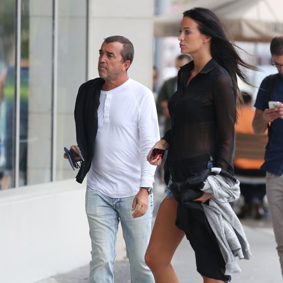 Arnaud Lagardère et  sa femme Jade Foret (Lagardère) poursuivent leurs vacances à Miami
©KADENA PRESS / BESTIMAGE