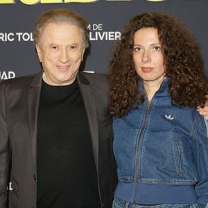 Michel Drucker et sa petite fille Rebecca Chateau - Première du film "Juste une illusion" au cinéma Le Grand Rex à Paris le 22 mars 2026. © Coadic Guirec/Bestimage