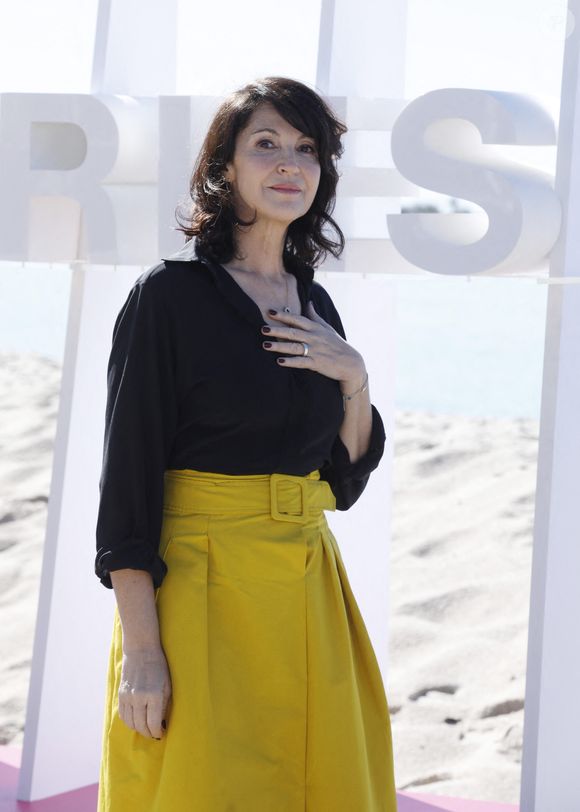 Zabou Breitman - Photocall à l'hôtel Mariott lors du festival Canneseries au palais des festivals à Cannes le 16 avril 2023. © Denis Guignebourg / Bestimage