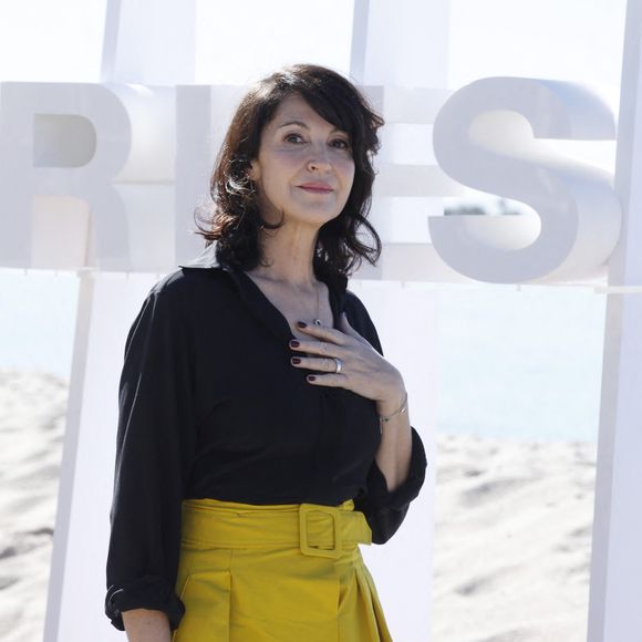 Zabou Breitman - Photocall à l'hôtel Mariott lors du festival Canneseries au palais des festivals à Cannes le 16 avril 2023. © Denis Guignebourg / Bestimage