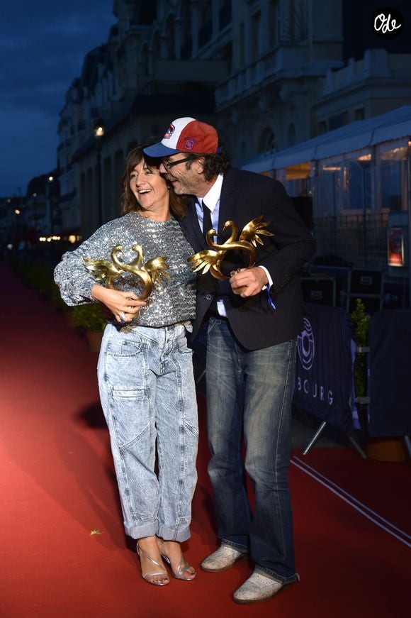 Il apprécie le caractère multiculturel et la vie associative de cette ville de Seine-Saint-Denis.

Romane Bohringer et Philippe Rebbot (prix du Meilleur premier film pour "L'amour flou") - Les people posent avec leur prix lors du Festival du Film Romantique de Cabourg, le 15 juin 2019. © Giancarlo Gorassini/Bestimage
