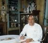Mais il insiste également sur les conséquences des dégradations pour les commerçants, les artisans et les familles touchés. 

Archives - En France, Paul Bocuse à Collonges-au-Mont-d'Or en juin 1987. Michel CROIZARD via Bestimage
