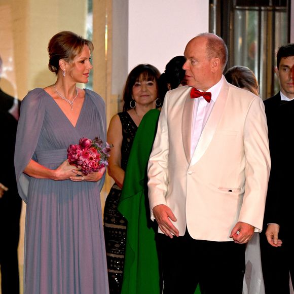 Le prince Albert II de Monaco et la princesse Charlene - 76ème Bal de la Croix Rouge dans la salle des Etoiles à Monaco le 12 juillet 2025. © Bruno Bebert/Bestimage