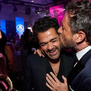 Exclusif - Bernard Montiel et Jamel Debbouze
Mélissa Theuriau lors de la 11ème édition de la soirée Global Gift Gala à l'hôtel Four Seasons George V à Paris le 30 septembre 2023.
La 11eme édition du Global Gift Gala, animée par Bernard Montiel et Sandy Heribert, a eu lieu ce 30 septembre au Four Seasons Hotel George V.
 Eva Longoria, marraine de l'événement, bijoutée par APM Monaco, était présente aux côtés de Maria Bravo, la Présidente de la Global Gift Foundation, pour lever des fonds au profit de deux projets :
 1 - l'association " L'heure Joyeuse " parrainée par Jamel Debbouze,
2 - Casa Angeles, Global gift Foundation
 Ces fonds viendront en aide des victimes du séisme marocain.
 Lara Fabian et Kendji Girac ont offert aux invités un interlude musical au cours du dîner en interprétant respectivement quelques uns de leurs succès.
 Melissa Theuriau a reçu le " Global Gift Humanitarian Award " pour récompenser ses engagements, notamment pour ses documentaires.
 Zazou Belounis, et Ken Paves ont également été bénéficiaires de Prix saluant leurs engagements philanthropiques auprès de la Fondation.
 Adriana Karembeu, Christina Milian, Florence Foresti, Hélène Segara, Jean-Claude Jitrois étaient parmi les invités venus soutenir les actions de la Global Gift Foundation.
 R.Orlinski, Johann Perathoner, Ludovic Baron, Auguste, Jaime Monge faisaient partie des artistes dont les œuvres ont remporté un franc succès durant la vente aux enchères.
 Le dîner était signé Christian Le Squer, autour des vins Marianne de Pedro, appellation Pomerol

© Cyril Moreau / Bestimage