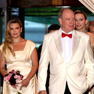 Camille Gottlieb, le prince Albert II de Monaco et la princesse Charlene de Monaco lors du 77ème Gala de la Croix-Rouge, salle des Etoiles à Monaco le 18 juillet 2026.

© Bruno Bebert/Bestimage