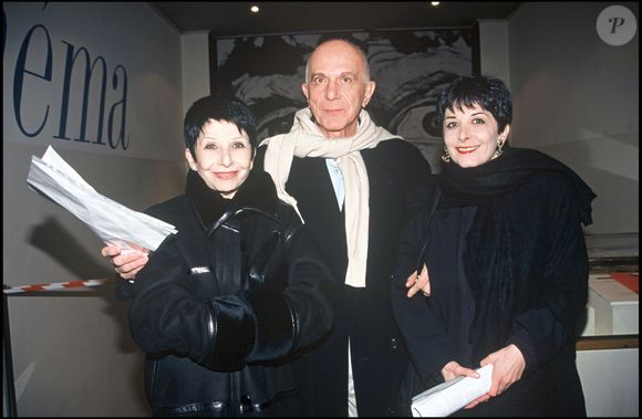 Les proches de Valentine ont ainsi annoncé avec douleur la mort de cette "artiste passionnée" à 69 ans. Dans la carnet de "Libération", on peut lire : "La famille et les amis, ont la tristesse de vous annoncer le décès de Melle Valentine Petit artiste survenu le mardi 21 janvier 2025, à Paris 3è"

Archives : Zizi Jeanmaire, Roland Petit et leur fille Valentine Petit en 1995
COADIC GUIREC / BESTIMAGE