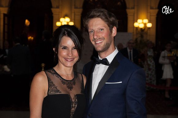 Photo d'archive datée du 9 septembre 2015 montrant Marion Jolles Grosjean et Romain Grosjean assistant au gala Romain Grosjean organisé au profit de l'association « Enfance & Cancer » au Grand Hôtel Intercontinental à Paris, en France. Le pilote de Formule 1 Romain Grosjean s'en est sorti sans blessure grave après que sa voiture s'est écrasée et a pris feu lors du Grand Prix de Bahreïn dimanche. Photo : Audrey Poree/ABACAPRESS.COM