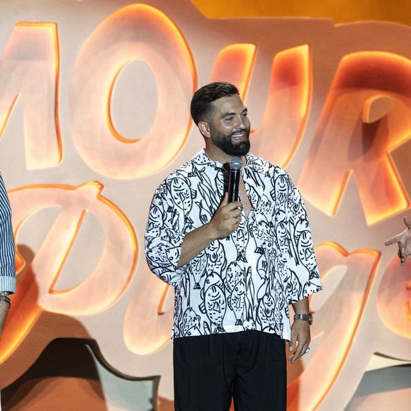 Mais c'est surtout dans le sud de l'Hexagone qu'il a plusieurs fois été vu. Pour rappel, le grand ami de Vianney a participé à la 2ème édition de "L'humour à la plage", le grand festival de Kev Adams organisé à Juan les Pins.

Exclusif - Camille Combal, Kendji Girac et Kev Adams - Enregistrement de l'émission "L'humour à la plage" pour la 2eme édition du festival de Juan les Pins à la pinède Gould le 27 juin 2025. © Bruno Bebert / Bestimage