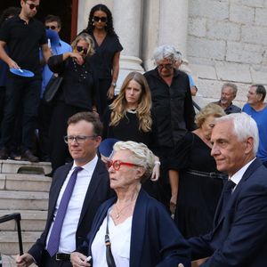 Colette Sauvage (femme de P. Bouvard) avec ses filles Dominique et Nathalie - Sorties des obsèques de Philippe Bouvard en l'église Notre-Dame de Bon Voyage à Cannes le 31 août 2026.
© Franz Chavaroche-Denis Guignebourg / Bestimage