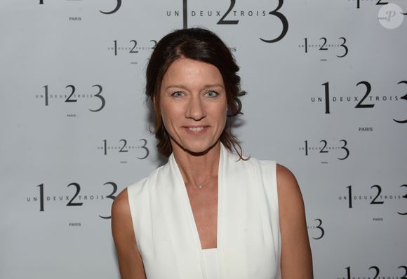 Carole Gaessler lors de la présentation de la collection limitée des marques 1.2.3 et Swarovski dans la boutique 1.2.3, au 7 avenue des Ternes à Paris, le 25 novembre 2016.  © Rachid Bellak/Bestimage