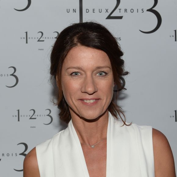 Carole Gaessler lors de la présentation de la collection limitée des marques 1.2.3 et Swarovski dans la boutique 1.2.3, au 7 avenue des Ternes à Paris, le 25 novembre 2016.  © Rachid Bellak/Bestimage