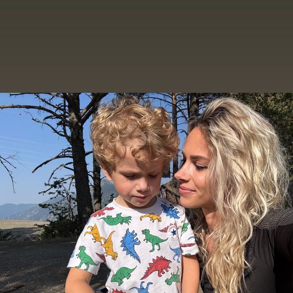 Ce vendredi, Marion Rousse et  Julian Alaphilippe sont allés randonner en famille

Marion Rousse et Julian Alaphilippe profitent avec leur fils Nino. La famille est en balade. Photo partagée par Marion Rousse sur Instagram le 15 août 2025.