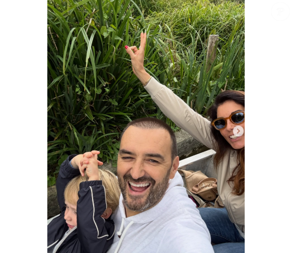 Cyril Lignac sur Instagram, avec son fils et sa compagne Deborah.