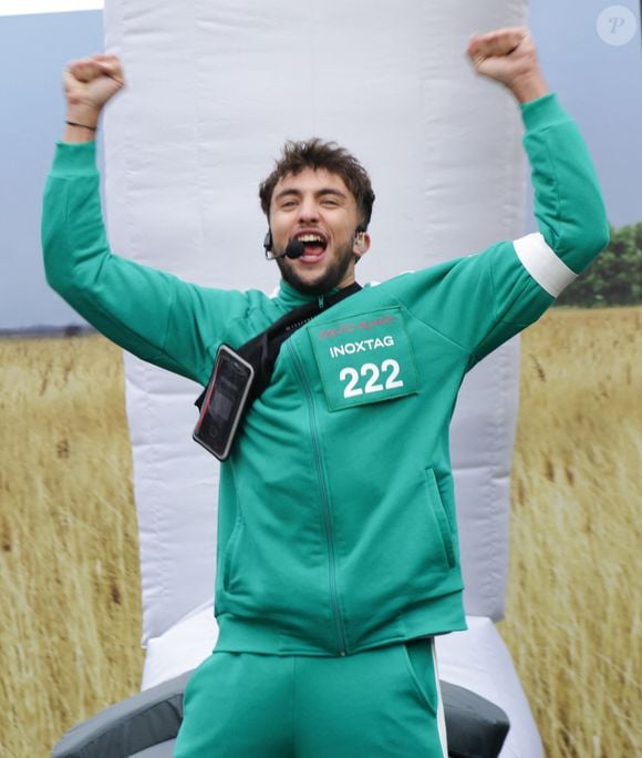 plus connu sous le nom de Landy. Un homme qui a déjà un passé judiciaire puisqu'il a effectué des séjours en prison en 2013 et 2018 pour violence, comme le rappellent nos confrères du Parisien. 

Inoxtag  - La plus belle avenue du monde va célébrer la sortie de la saison 2 de Squid Game en revisitant l'une de ses épreuves mythiques, 1,2,3 Soleil, à laquelle participeront 423 heureux volontaires dont les influenceurs Inoxtag, Maghla, Nicotine et Just Riadh sur l'Avenue des Champs-Élysées, à Paris, rRance, le 1er décembre 2024. © Coadic Guirec/Bestimage