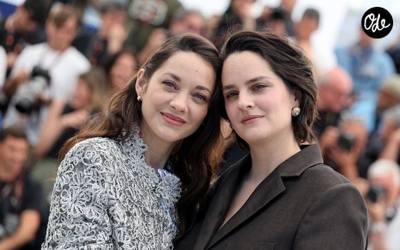 Marion Cotillard et Noémie Merlant au photocall du film "Roma Elastica" lors du 79ème Festival International du Film de Cannes, France, le 21 mai 2026. © Jacovides-Moreau/Bestimage