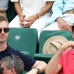 Le chanteur Mika et son compagnon Andy Dermanis - People dans les tribunes lors de la finale homme des Internationaux de Tennis de Roland-Garros à Paris le 11 juin 2017.
© Dominique Jacovides-Cyril Moreau / Bestimage