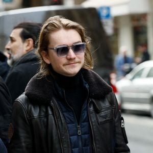 Tout comme Arthur, le deuxième fils de Virginie...
Arthur Raynal petits-fils de Marion Game - Obsèques de Marion Game en l'église Saint Roch à Paris le 31 mars 2023.
© Christophe Clovis / Bestimage