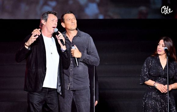 Jean Luc Reichmann, Christophe Mondoloni, Francine Massiani, Delia Lucia, Alexandra Ferrandini et Patrick Fiori ont chanté le Tango Corse, durant Corsu Mezu Mezu, le concert emmené par Patrick Fiori qui a eu lieu au stade Orange Vélodrome à Marseille, le 22 mai 2026, diffusé le 28 août sur France 3.. © Bruno Bebert/Bestimage