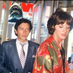 Dans une interview accordée à la Tribune du Dimanche, l'ex-compagne du comédien - Anny Duperey - vient de révéler qu'elle avait été au courant des infidélités de l'acteur pendant leur histoire d'amour. 

Archive - Bernard Giraudeau et Anny Duperey lors du Festival de Cannes en 1987 - © Angeli - Rindoff Bestimage