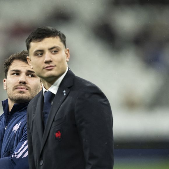Antoine Dupont et Louis Bielle-Biarrey avant le match international de rugby des Six Nations entre la France et l'Irlande au Stade de France à Saint-Denis, en banlieue parisienne, le 5 février 2026.Photo par Eliot Blondet/ABACAPRESS.COM