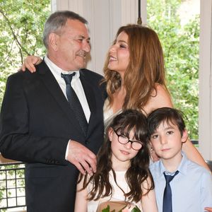 En interview pour "Purepeople" afin d'évoquer son rôle dans "Plus belle la vie, encore plus belle", Lola Marois a aussi donné des nouvelles de son mari Jean-Marie Bigard 

Exclusif - Jean-Marie Bigard, sa femme Lola Marois et leurs enfants Bella et Jules - Jean-Marie Bigard et Lola Marois lors de la cérémonie oecuménique à l'occasion du renouvellement de leurs voeux pour leur 10 ans de mariage.
© Coadic Guirec / Bestimage