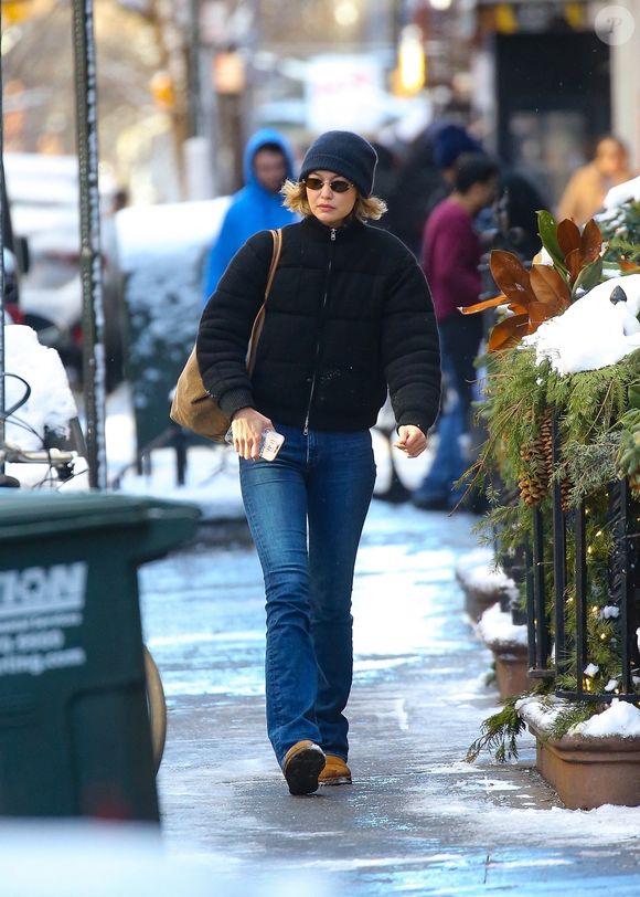 EXCLUSIF - Le mannequin Gigi Hadid a été vu quittant la maison de Bradley Cooper à New York City (Backgrid USA / Bestimage).