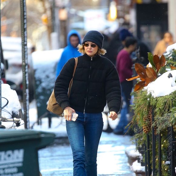 EXCLUSIF - Le mannequin Gigi Hadid a été vu quittant la maison de Bradley Cooper à New York City (Backgrid USA / Bestimage).