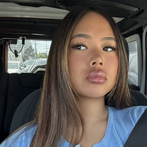 Joy Hallyday se lance donc, comme son frère David, dans une carrière musicale
Joy Hallyday immortalisée sur Instagram. (Capture d'écran).